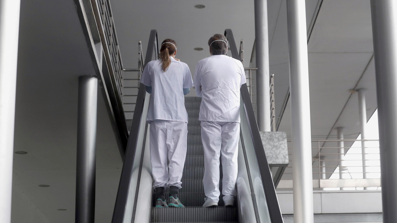 Los profesionales piden reforzar la Atención Primaria" Tres compañeros no pueden atender la consulta de siete"