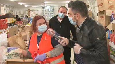 De iglesia a almacén de alimentos para repartir comida a 600 familias de Vallecas