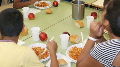 Vecinos de Alcobendas y Sanse piden que se abran los comedores de los colegios ante la emergencia social