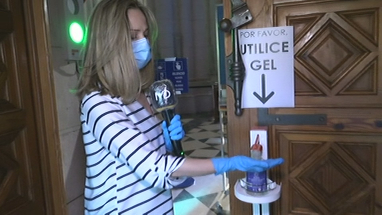 Semáforos para controlar el aforo de la Catedral de La Almudena