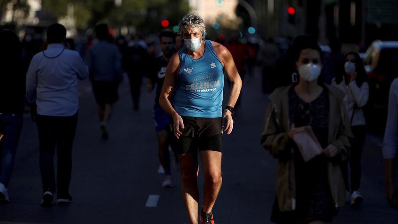 ¿Debe obligarse a corredores y ciclistas a usar mascarilla?
