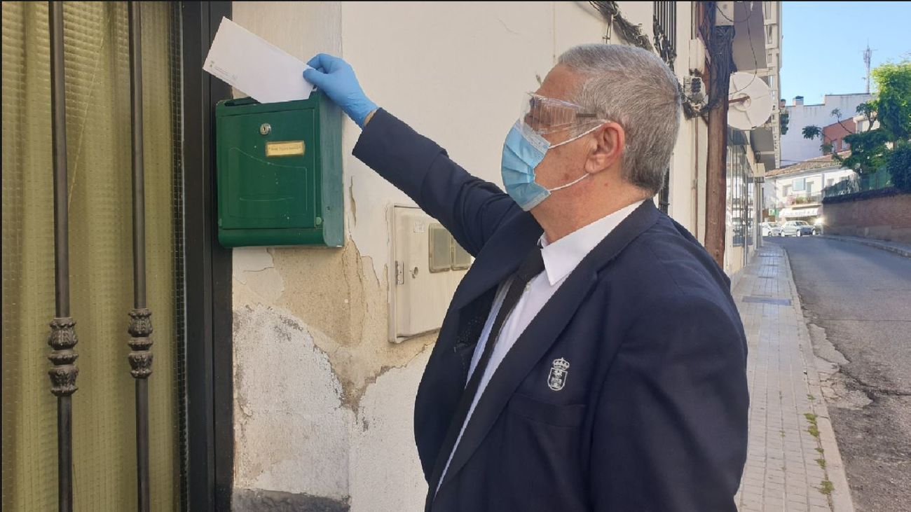 Buzoneo de mascarillas en Villaviciosa de Odón