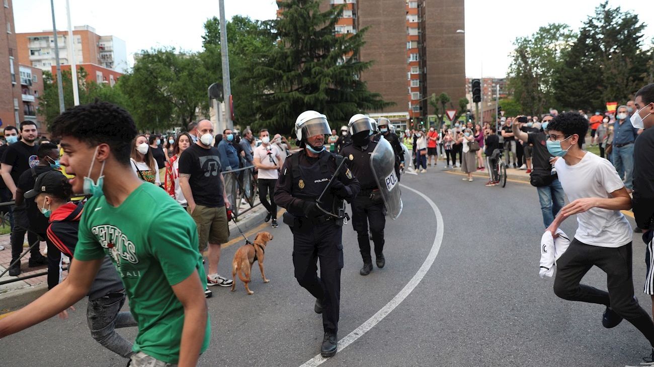 Una importante presencia policial evita incidentes en una nueva cacerolada de Alcorcón