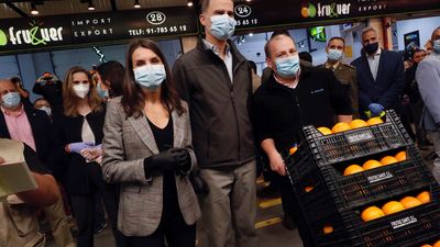 Los reyes Felipe VI y Letizia visitan Mercamadrid