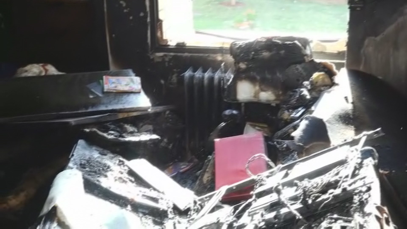 Así ha quedado la vivienda incendiada en Alcalá de Henares