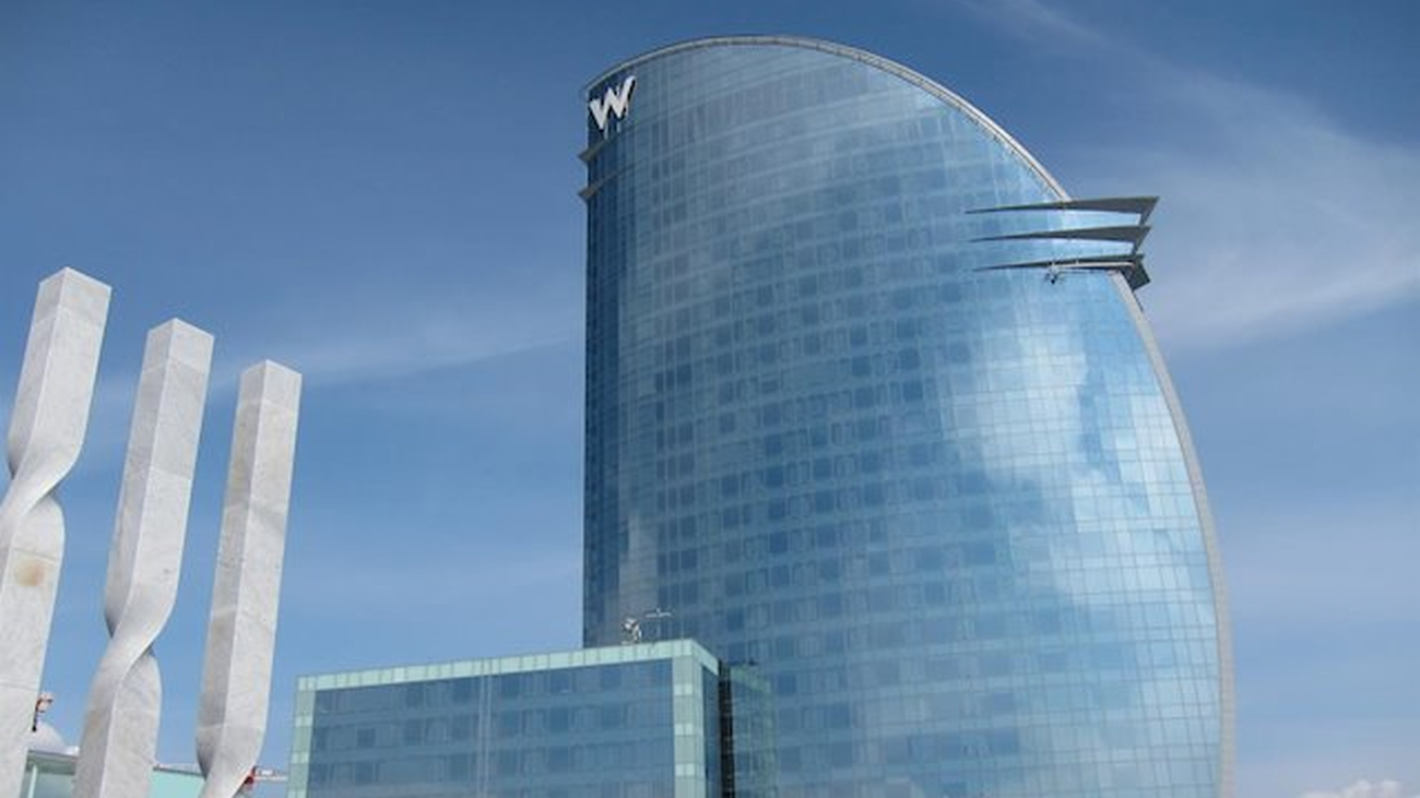 Dos meses solo, confinado y abriendo los grifos del hotel de Barcelona donde trabaja