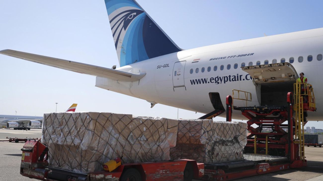 La Comunidad de Madrid recibe el decimoséptimo avión con material sanitario