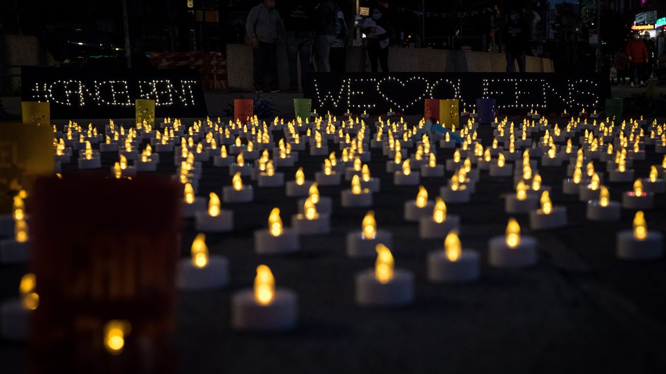 New York Times llena su portada con 1.000 obituarios de los fallecidos por COVID-19