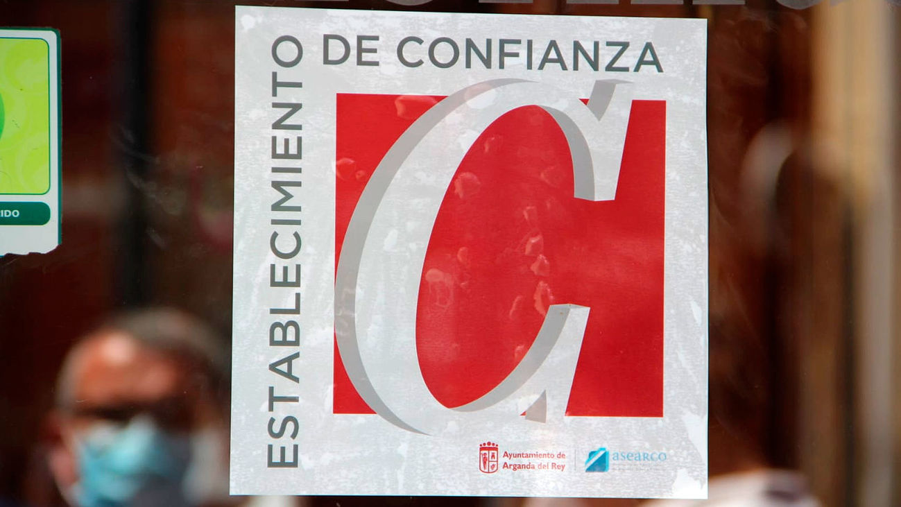 Arganda entrega 'sellos de confianza' a las tiendas que cumplan los planes de higiene y prevención