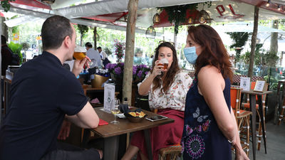 El 73% de los madrileños dice que llevó bien la desescalada y el 62% afronta la 'nueva normalidad' con preocupación