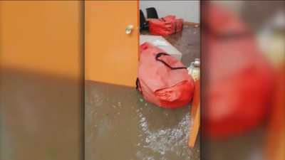 Las fuertes lluvias inundan calles y comercios de Coslada