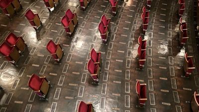 La nueva realidad que puede extenderse en teatros y cines cuando abran otra vez sus puertas