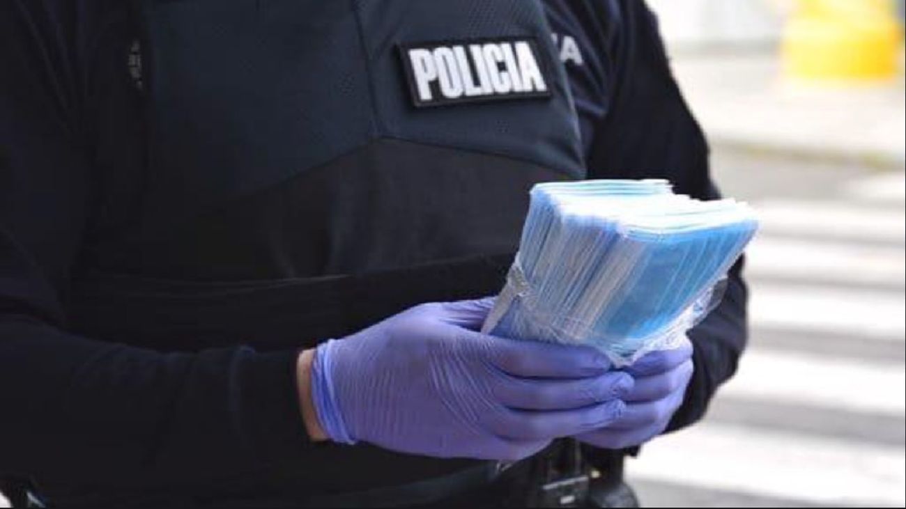 Alcalá de Henares dispensa mascarillas a los colectivos más vulnerables