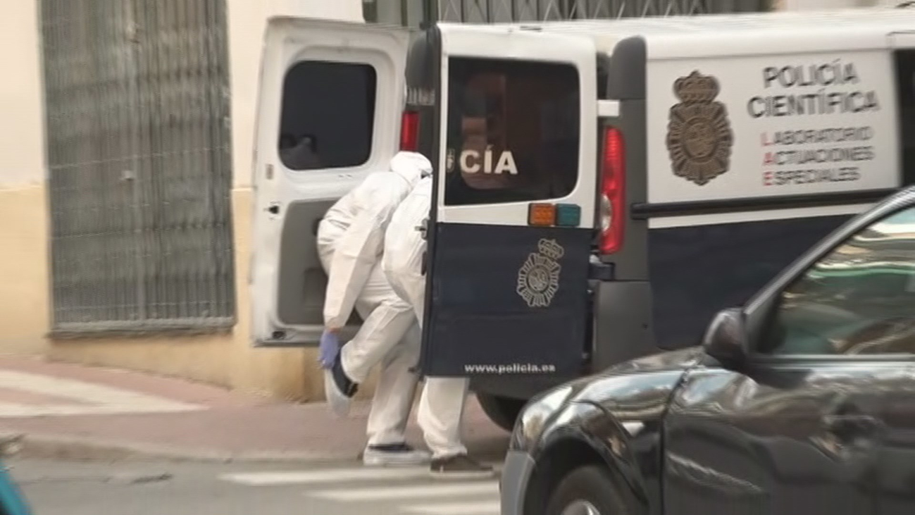 Hallan el cadáver de un hombre de 53 años en el interior de su casa en Canillejas