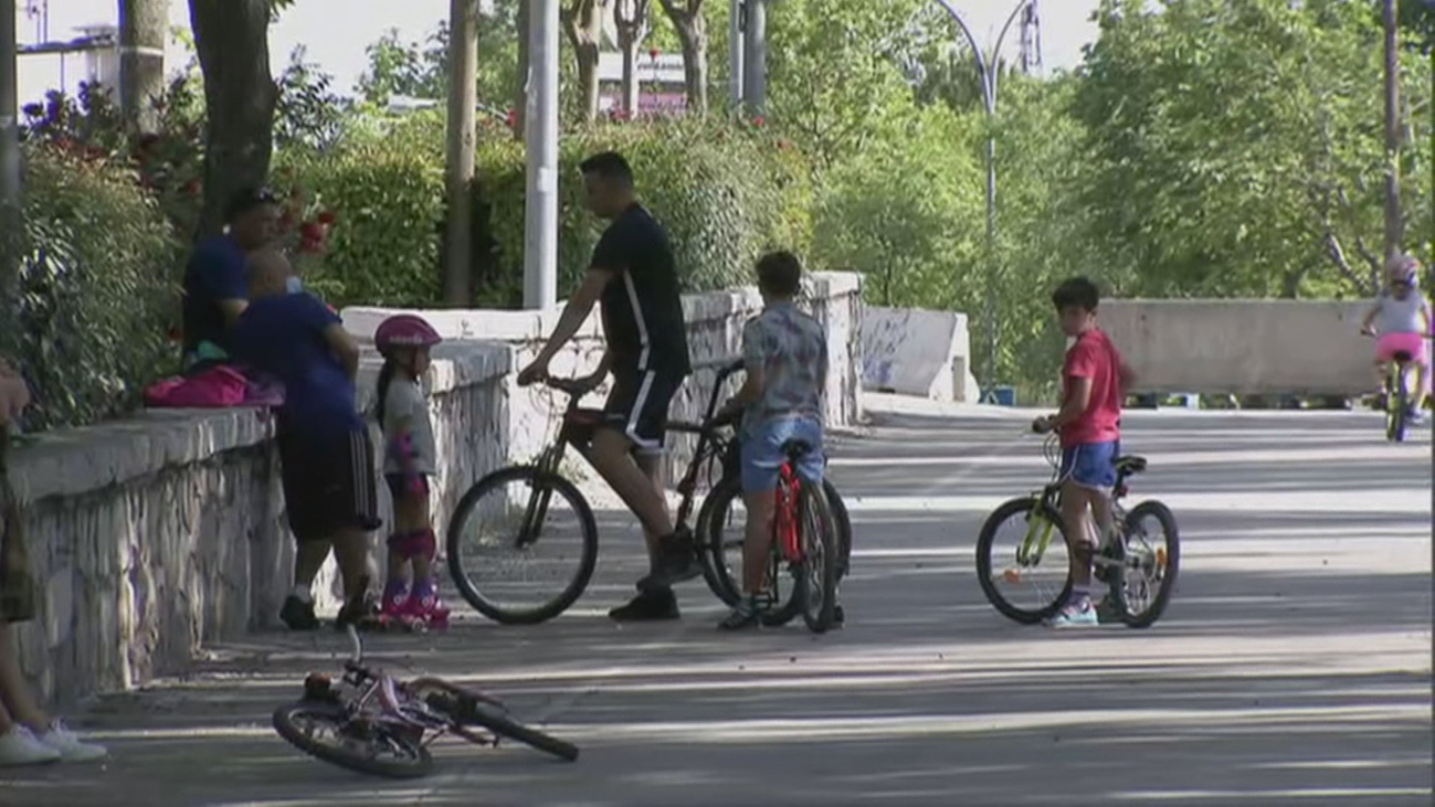 Nuevos horarios para los paseos de los niños para evitar el calor