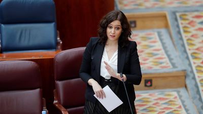 Ayuso acusa a la izquierda de "politizar el dolor" y dice que ha "cometido errores, pero también muchos aciertos"