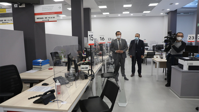 Mamparas en las oficinas de empleo de Madrid para garantizar la seguridad