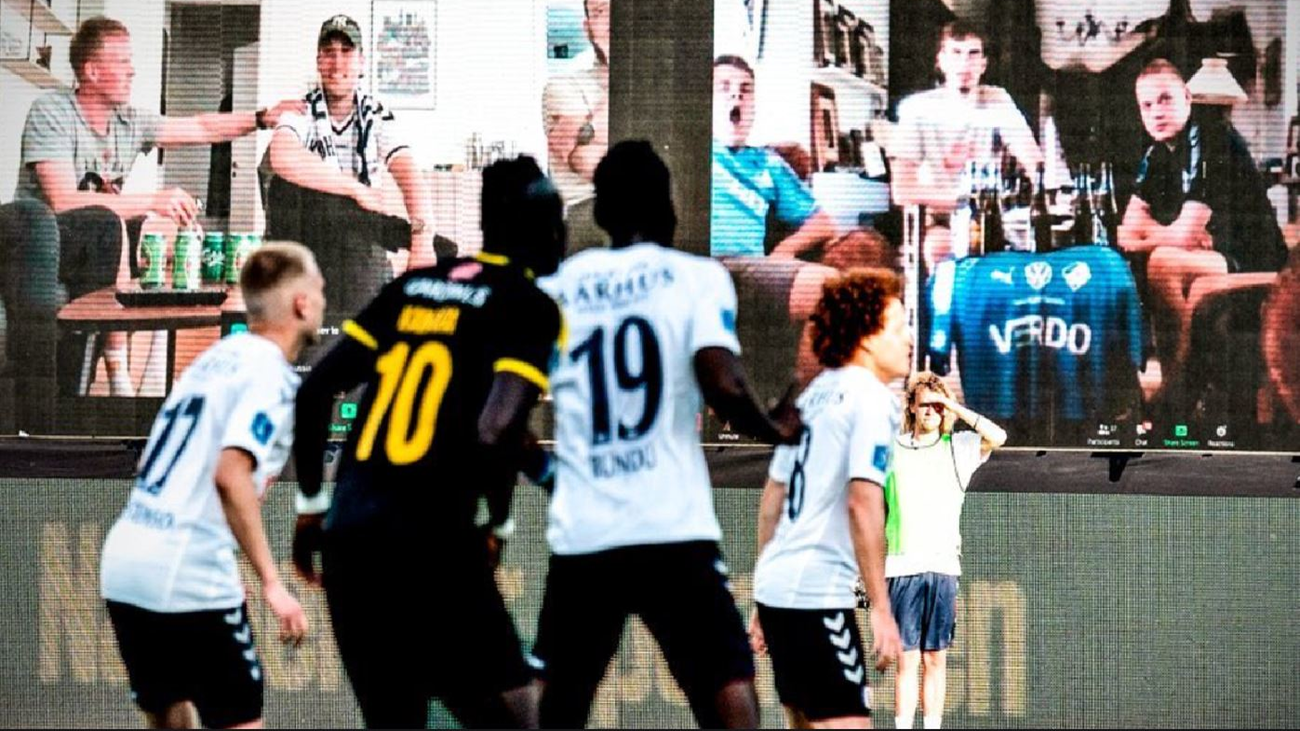 La liga danesa tira de ingenio y tecnología para luchar contra las gradas vacías