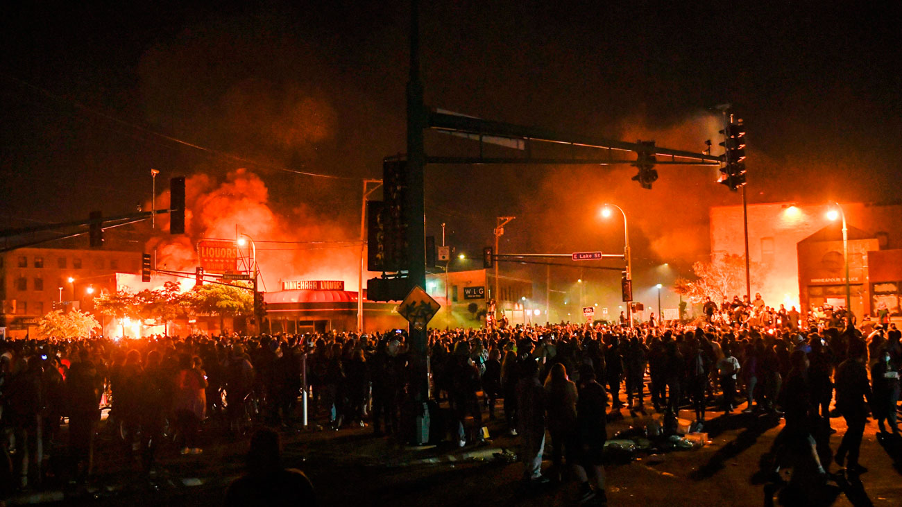 Detienen al policía implicado en la muerte de afroamericano en EEUU