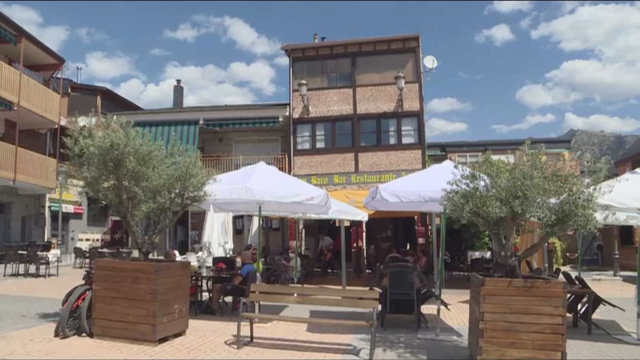 Los madrileños disfrutan del primer fin de semana de “tardeo” en las terrazas