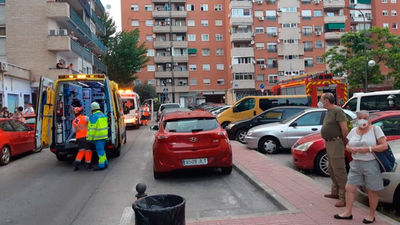 Una niña y sus padres heridos al caerles la estructura de una chimenea en Móstoles
