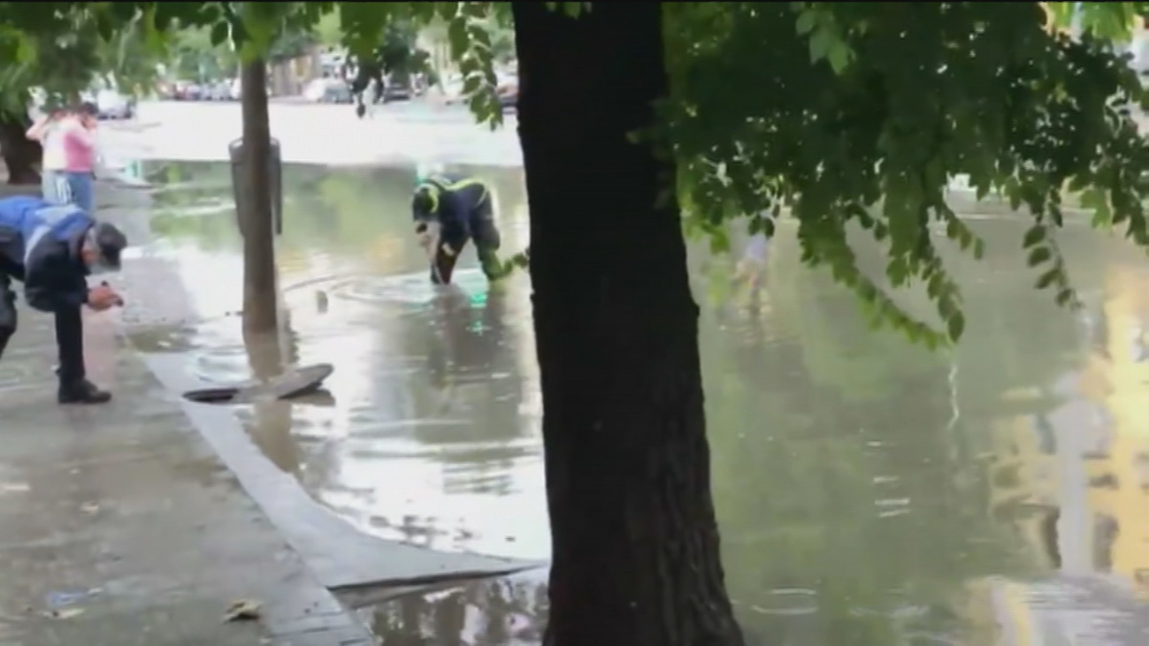 Los servicios de emergencia gestionan más de 400 avisos por la fuerte tormenta en Madrid