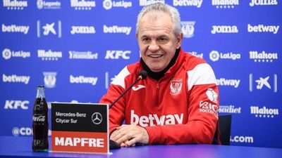 Javier Aguirre: "A la afición le digo que nos salvamos"