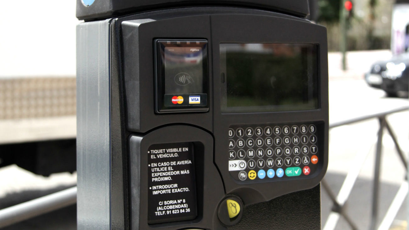 Vuelve el pago en los parquímetros de la zona SER con plazas gratis para sanitarios