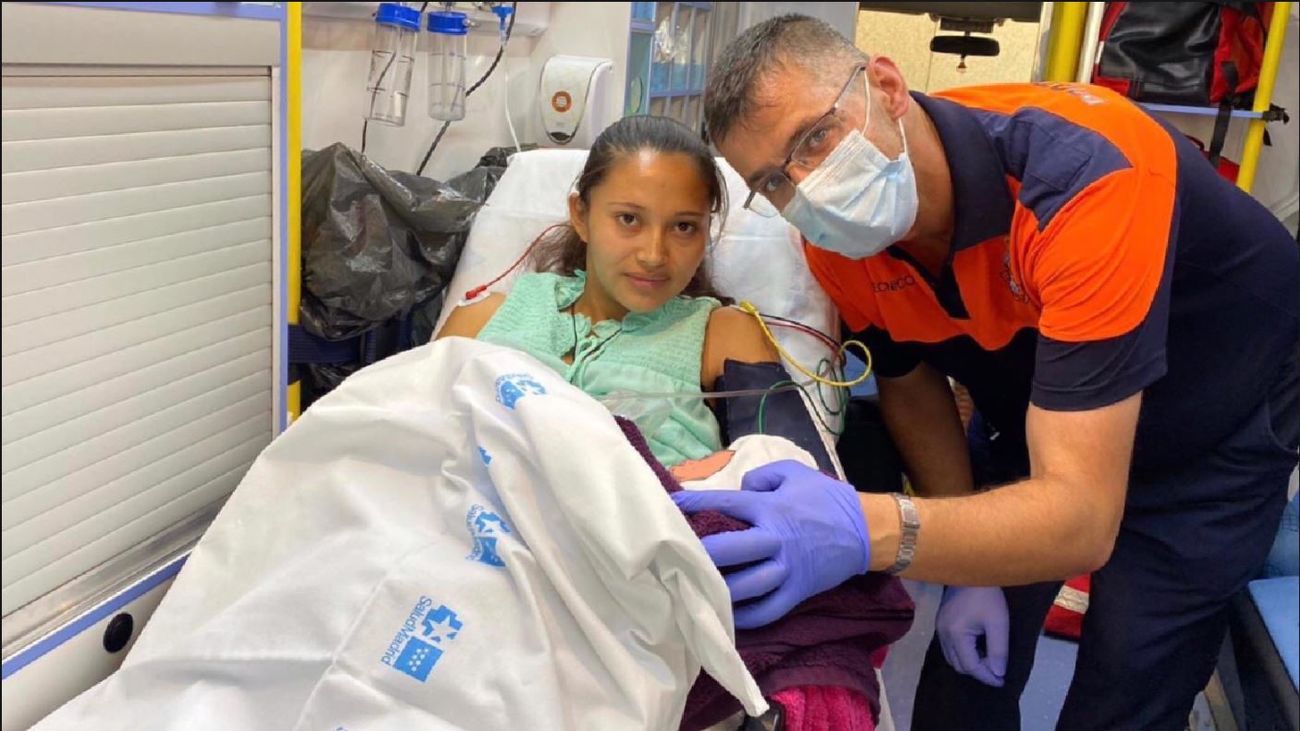 Da a luz en el baño tras quedarse encerrada en Villanueva del Pardillo