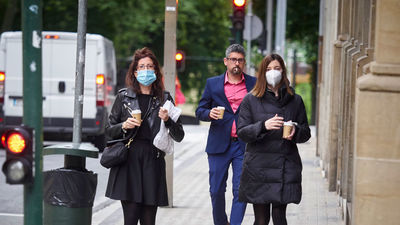 Las cafeterías cobrarán el vaso de café para llevar a partir de 2023