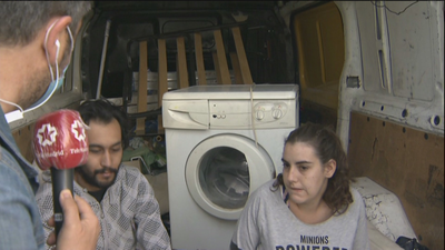 Una joven pareja de Alcorcón, ella embarazada, vive en un furgoneta prestada