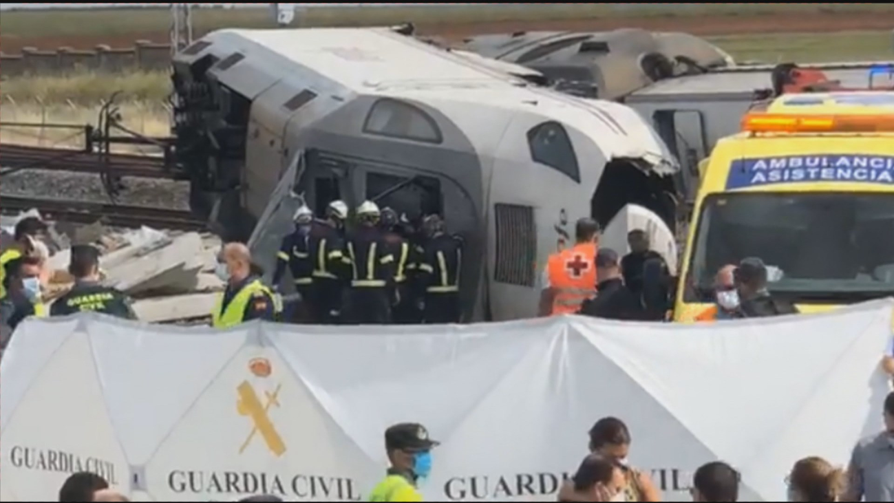 Dos muertos y seis heridos en el descarrilamiento del tren Alvia