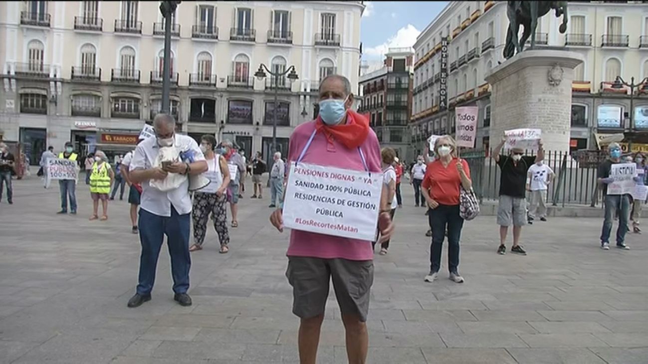 Los pensionistas vuelven a concentrarse en Sol tras el confinamiento pidiendo pensiones y residencias dignas
