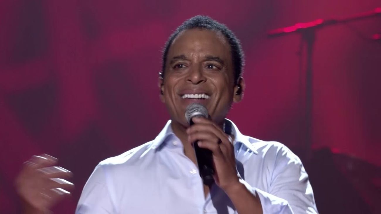 Jon Secada presenta su nuevo tema 'Playa o Montaña'