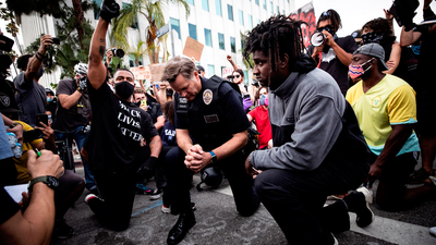 Manifestantes desafían los toques de queda y vuelven a protestar en Los Angeles, Nueva York o Washington