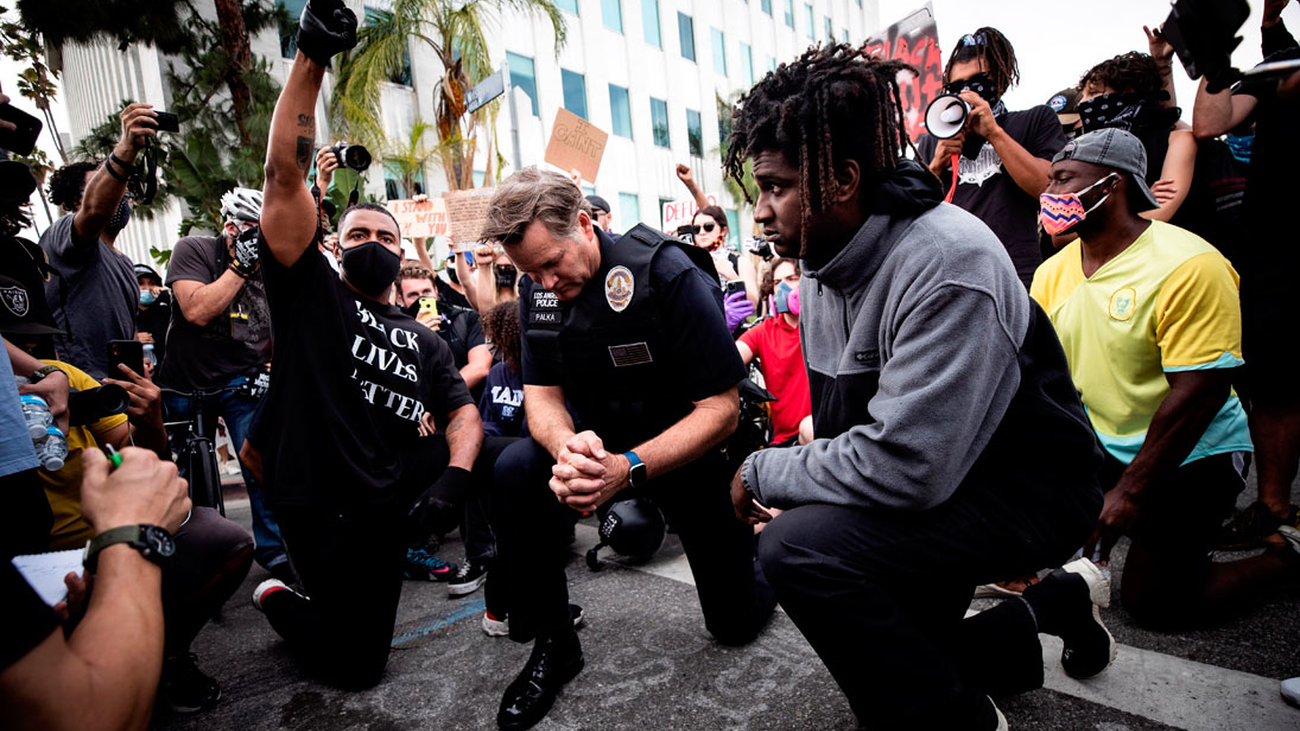 Manifestantes desafían los toques de queda y vuelven a protestar en Los Angeles, Nueva York o Washington