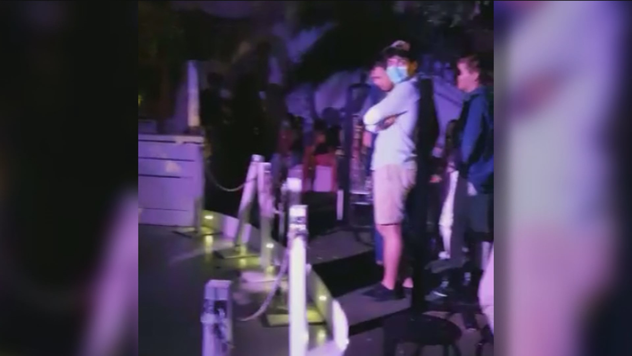 La Policía para una fiesta ilegal con más de 200 personas en una discoteca de Madrid