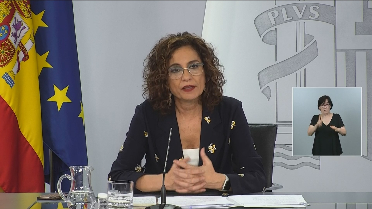 Montero defiende el nombramiento de Carnicero: "La derecha está en permanente ruido"