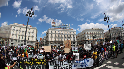 Miles de personas se manifiestan en Madrid contra el racismo
