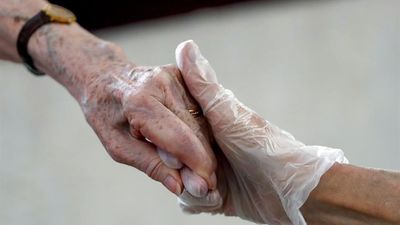 "Guerra de titulares" sobre la gestión de las residencias en Madrid