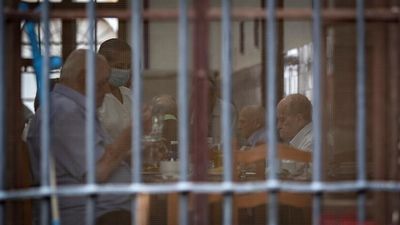 La mitad de los madrileños ve prioritario medicalizar las residencias