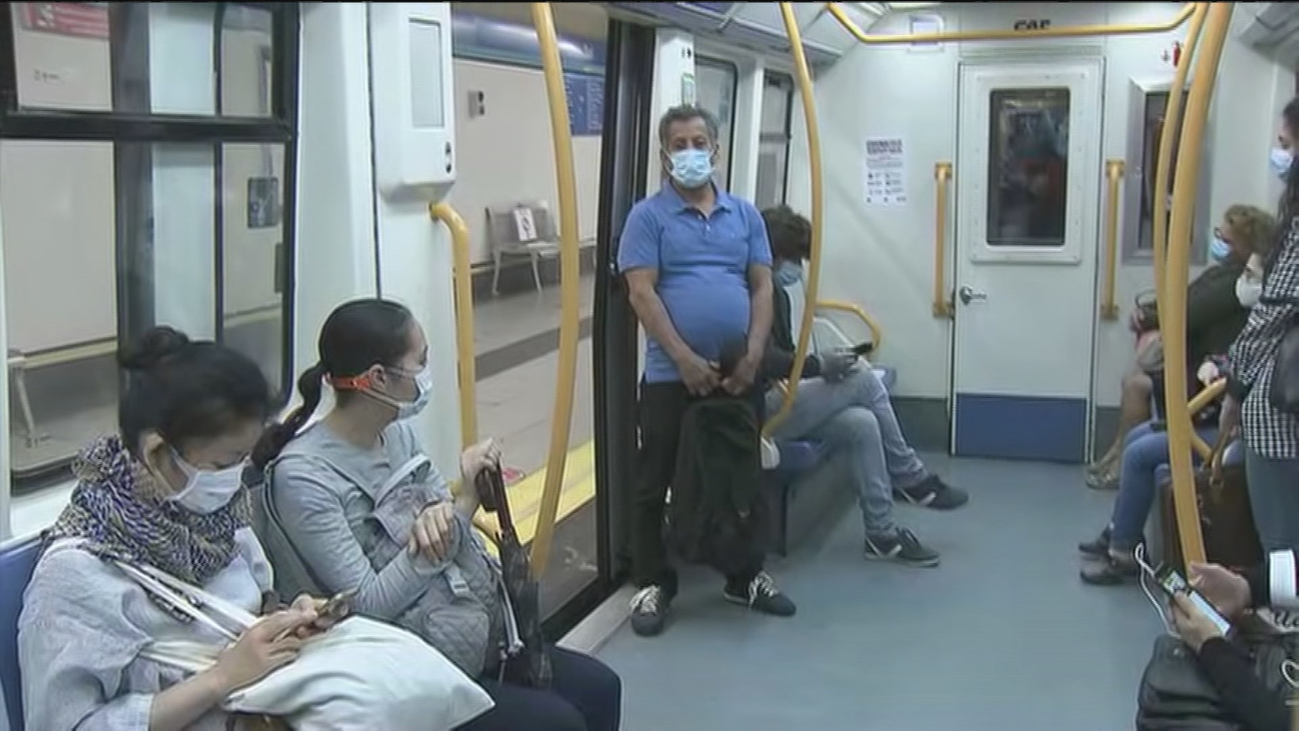 Los madrileños ya pueden ocupar todos los asientos en el metro, cercanías y autobuses