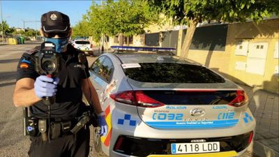 Arroyomolinos dota a su Policía Local con pistolas térmicas de prevención