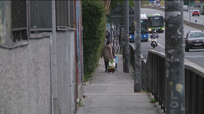 Detenidos 9 'menas' por apedrear a vecinos de Batán que auxiliaron a una mujer a la que habían robado