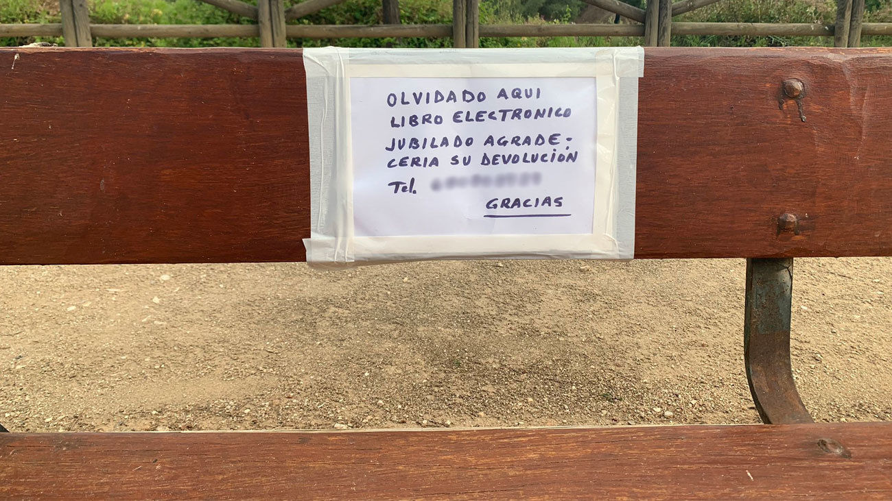 Un jubilado de Moratalaz pierde un libro electrónico y un centenar de personas anónimas le regalan otro