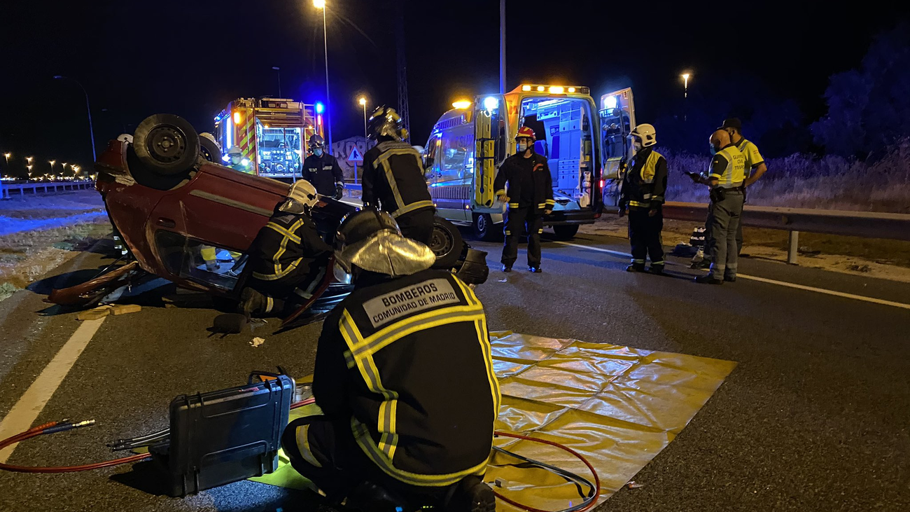 Herido grave un hombre de 62 años al  volcar el turismo que conducía en la A-42 en Parla