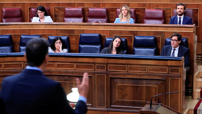 Sánchez y Casado se acusan mutuamente de fomentar la crispación