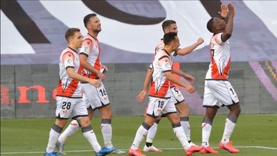1-0. El Rayo gana al Albacete con un golazo de Advíncula