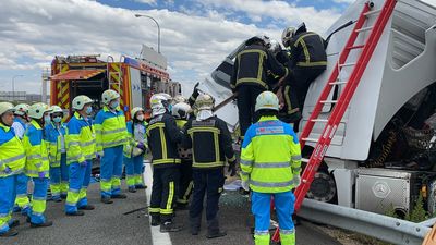 Accidente entre dos camiones en San Fernando de Henares con un herido