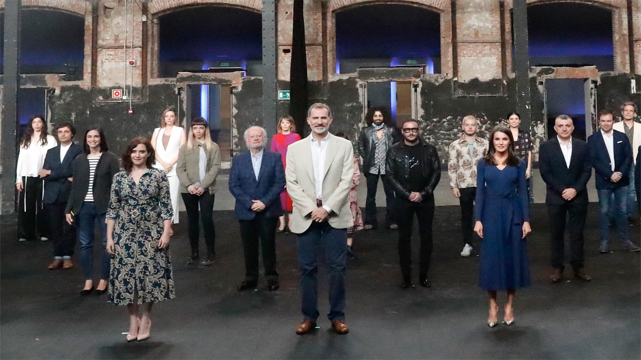 Los Reyes visitan Matadero con un recuerdo para Pau Donés y Rosa María Sardá